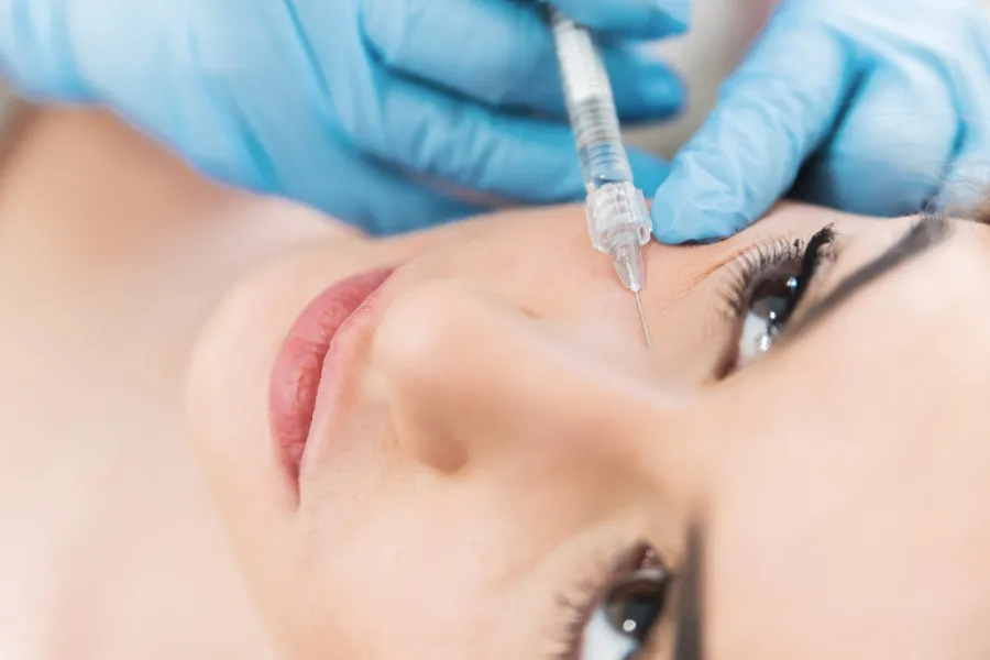 Rinoplastia vs Rinomodelación: Elige Tu Camino hacia la Belleza Nasal